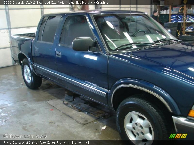 Indigo Blue Metallic / Graphite 2000 Chevrolet S10 LS Extended Cab 4x4