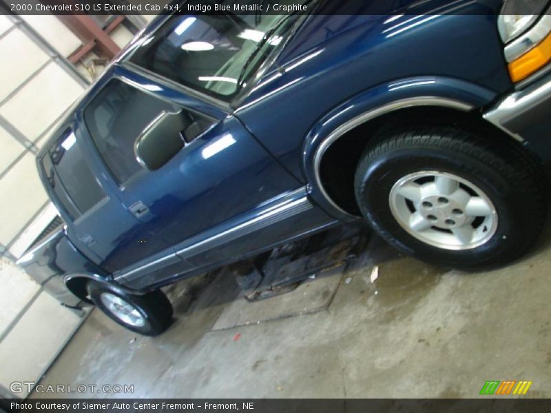 Indigo Blue Metallic / Graphite 2000 Chevrolet S10 LS Extended Cab 4x4