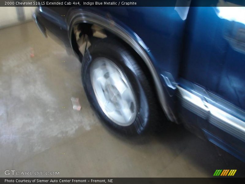 Indigo Blue Metallic / Graphite 2000 Chevrolet S10 LS Extended Cab 4x4