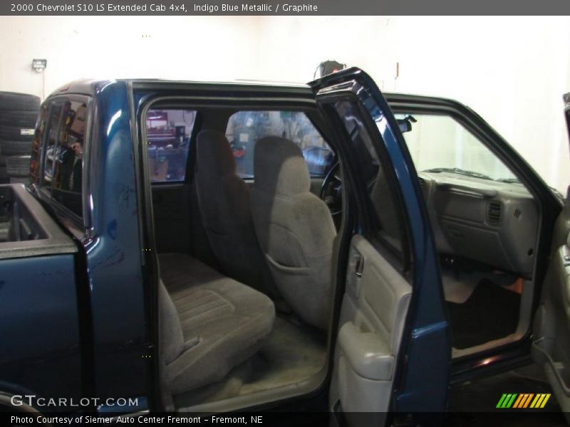 Indigo Blue Metallic / Graphite 2000 Chevrolet S10 LS Extended Cab 4x4