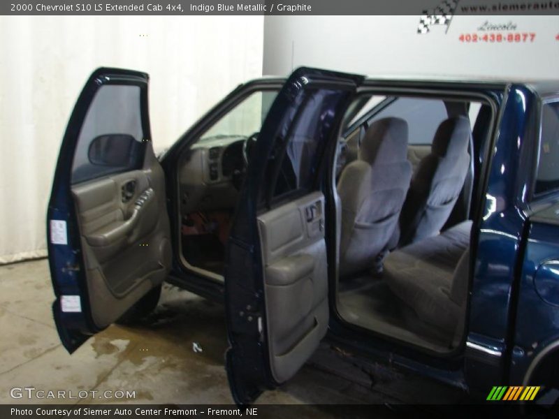 Indigo Blue Metallic / Graphite 2000 Chevrolet S10 LS Extended Cab 4x4