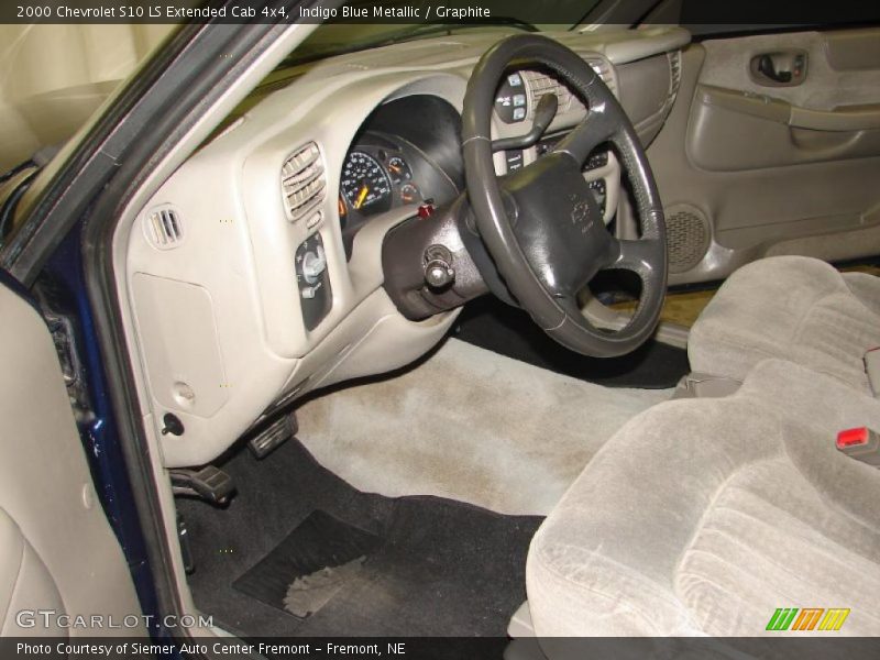Indigo Blue Metallic / Graphite 2000 Chevrolet S10 LS Extended Cab 4x4
