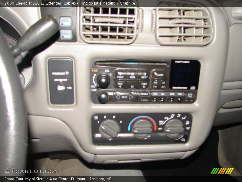 Indigo Blue Metallic / Graphite 2000 Chevrolet S10 LS Extended Cab 4x4