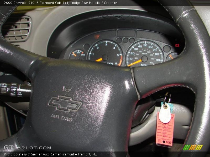 Indigo Blue Metallic / Graphite 2000 Chevrolet S10 LS Extended Cab 4x4