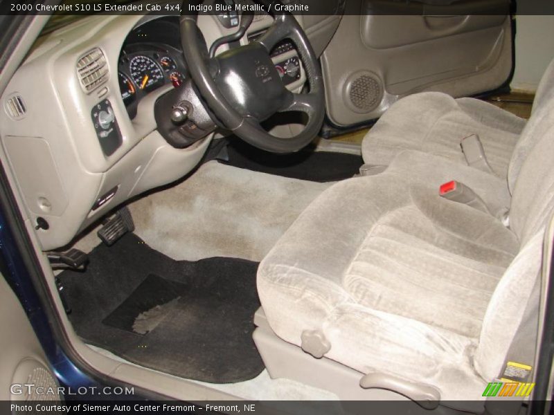 Indigo Blue Metallic / Graphite 2000 Chevrolet S10 LS Extended Cab 4x4