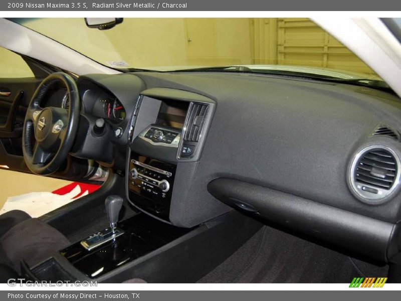 Radiant Silver Metallic / Charcoal 2009 Nissan Maxima 3.5 S