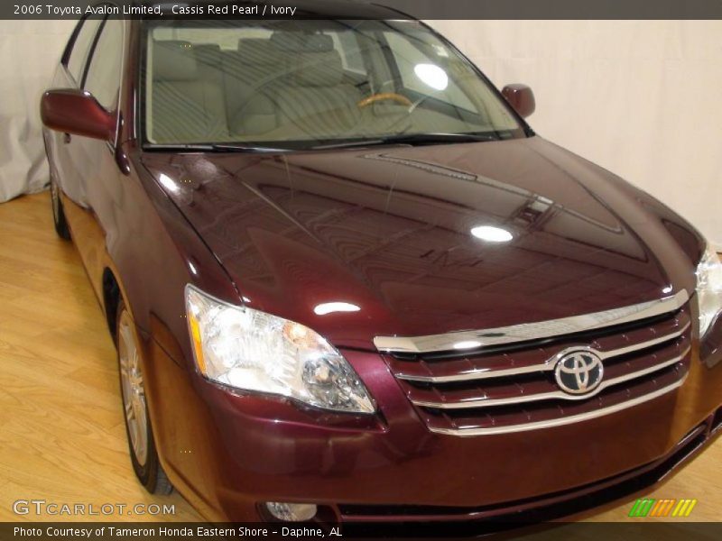 Cassis Red Pearl / Ivory 2006 Toyota Avalon Limited
