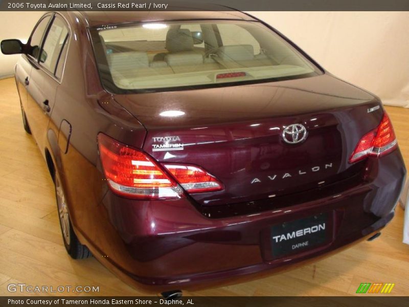 Cassis Red Pearl / Ivory 2006 Toyota Avalon Limited