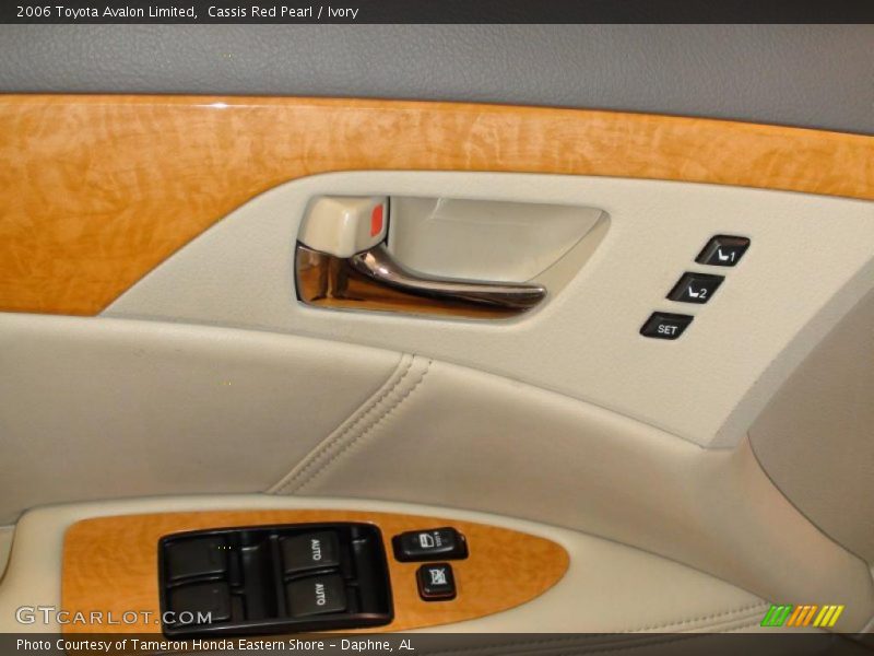 Cassis Red Pearl / Ivory 2006 Toyota Avalon Limited