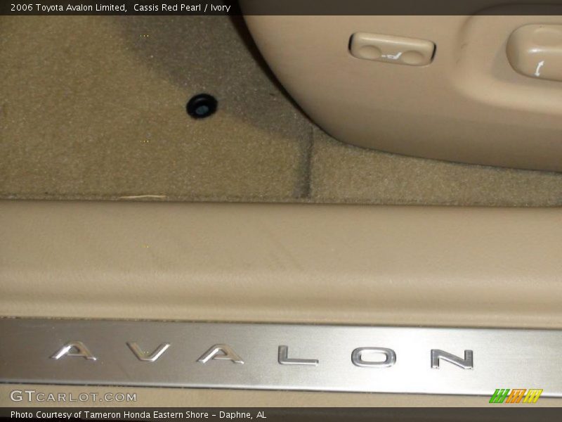 Cassis Red Pearl / Ivory 2006 Toyota Avalon Limited