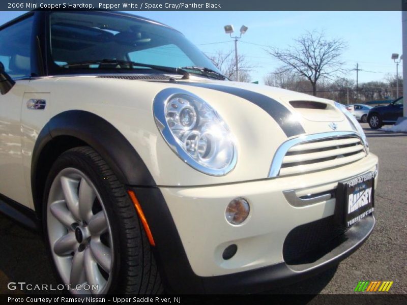 Pepper White / Space Gray/Panther Black 2006 Mini Cooper S Hardtop