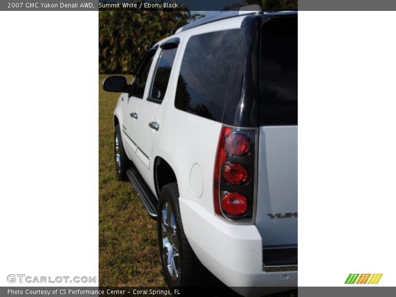 Summit White / Ebony Black 2007 GMC Yukon Denali AWD