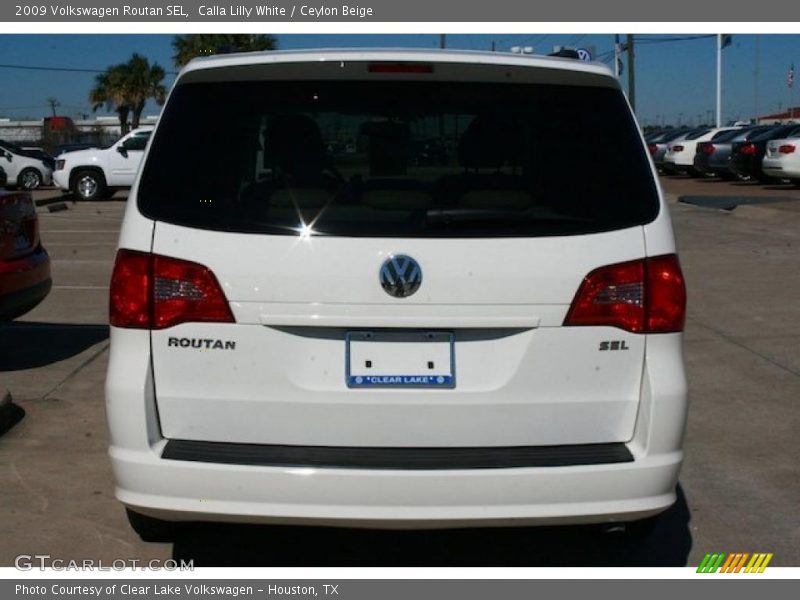 Calla Lilly White / Ceylon Beige 2009 Volkswagen Routan SEL
