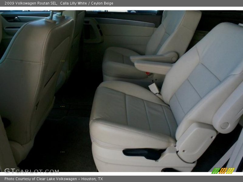 Calla Lilly White / Ceylon Beige 2009 Volkswagen Routan SEL