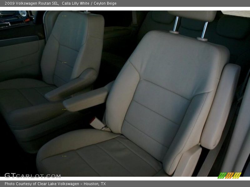 Calla Lilly White / Ceylon Beige 2009 Volkswagen Routan SEL