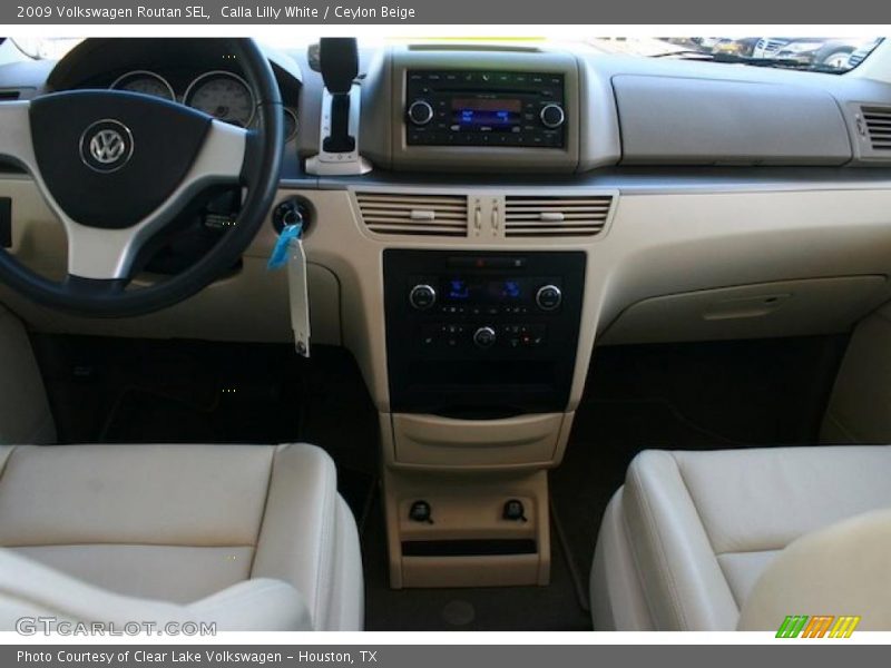 Calla Lilly White / Ceylon Beige 2009 Volkswagen Routan SEL