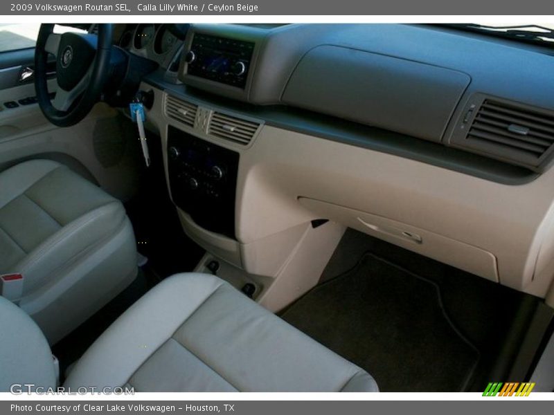 Calla Lilly White / Ceylon Beige 2009 Volkswagen Routan SEL