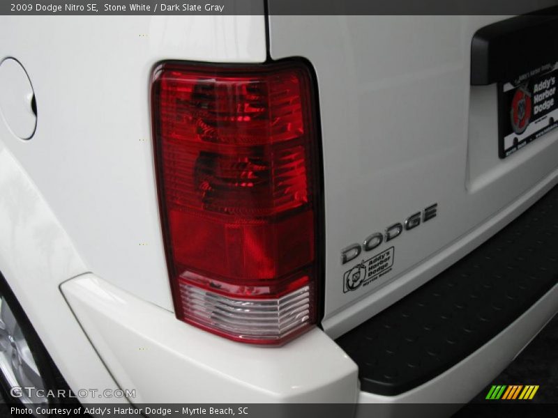 Stone White / Dark Slate Gray 2009 Dodge Nitro SE