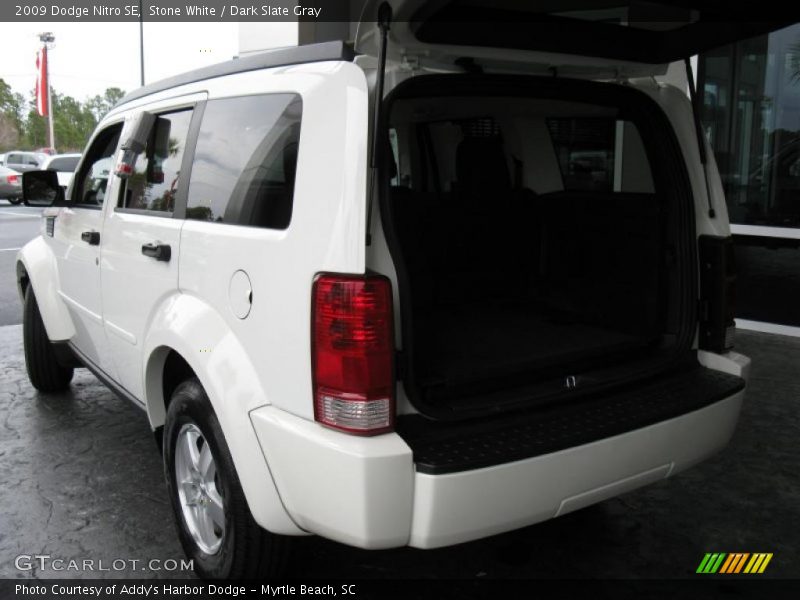 Stone White / Dark Slate Gray 2009 Dodge Nitro SE