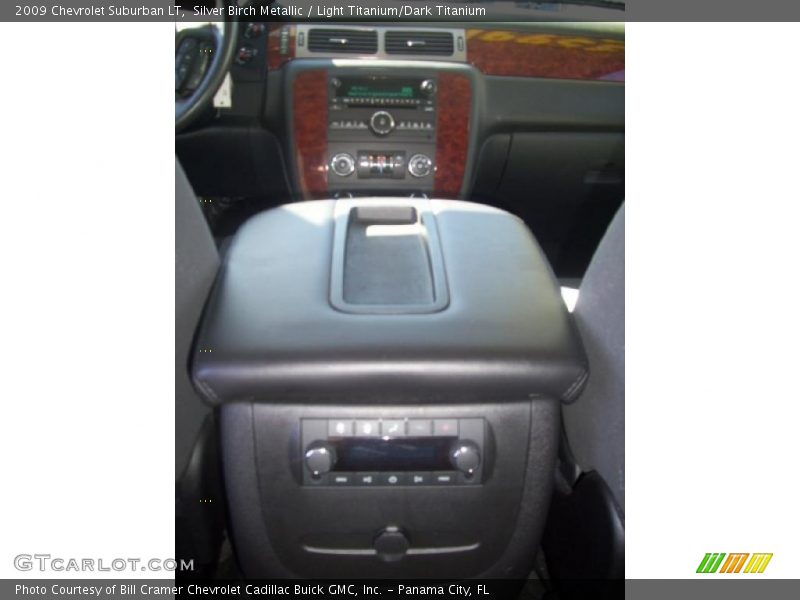 Silver Birch Metallic / Light Titanium/Dark Titanium 2009 Chevrolet Suburban LT