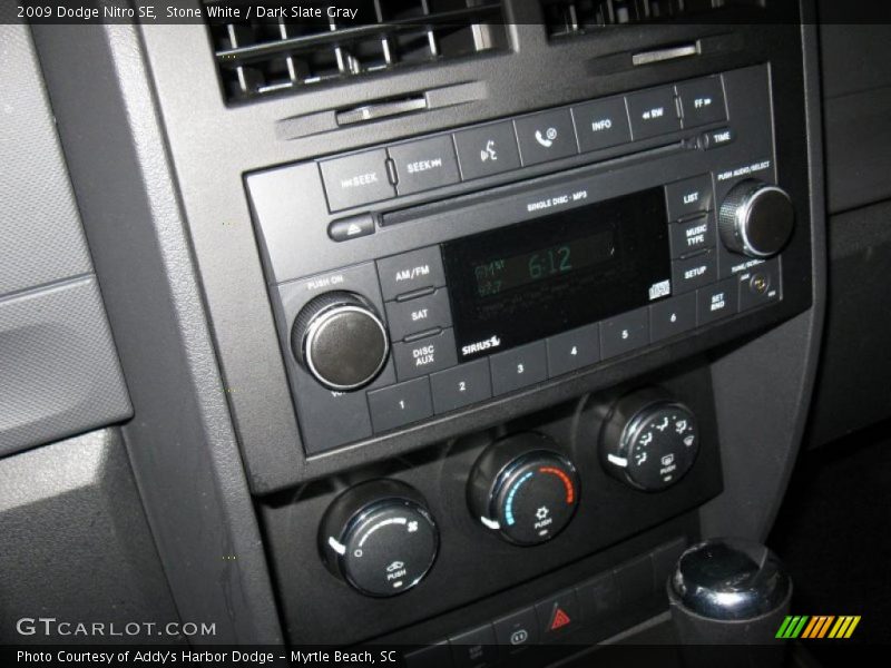 Stone White / Dark Slate Gray 2009 Dodge Nitro SE