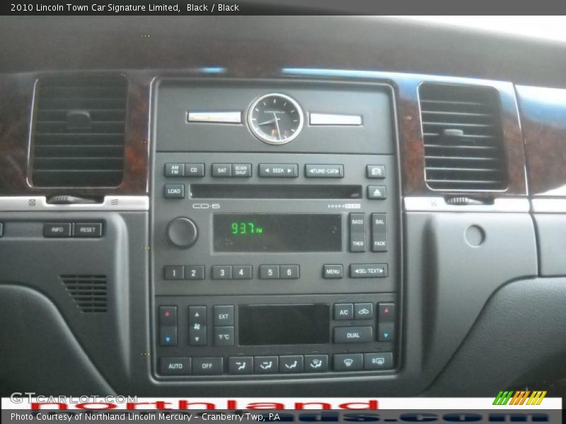 Black / Black 2010 Lincoln Town Car Signature Limited