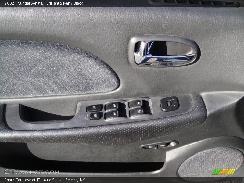 Brilliant Silver / Black 2002 Hyundai Sonata
