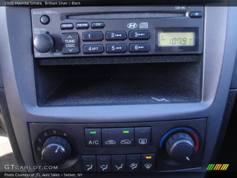 Brilliant Silver / Black 2002 Hyundai Sonata