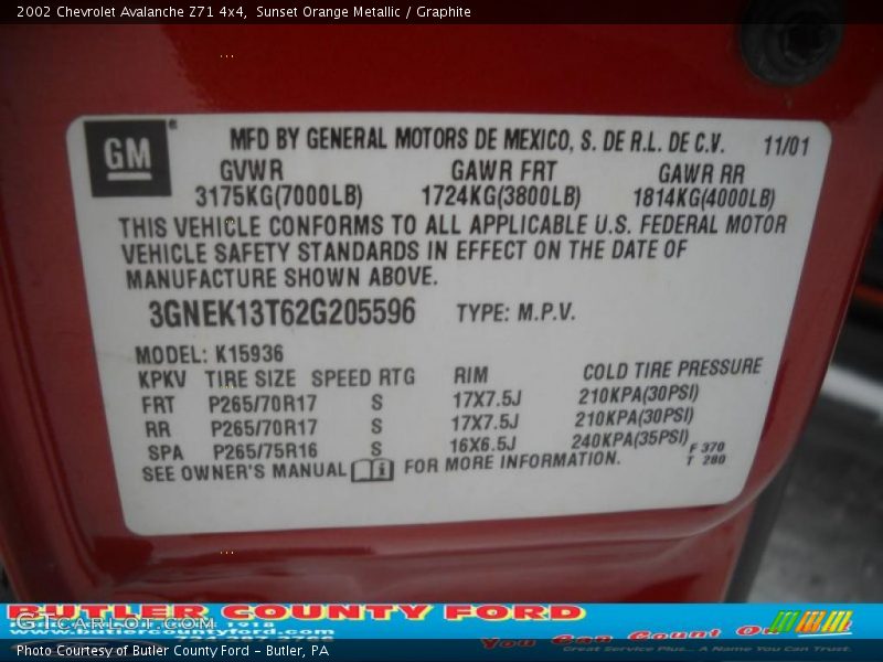 Sunset Orange Metallic / Graphite 2002 Chevrolet Avalanche Z71 4x4