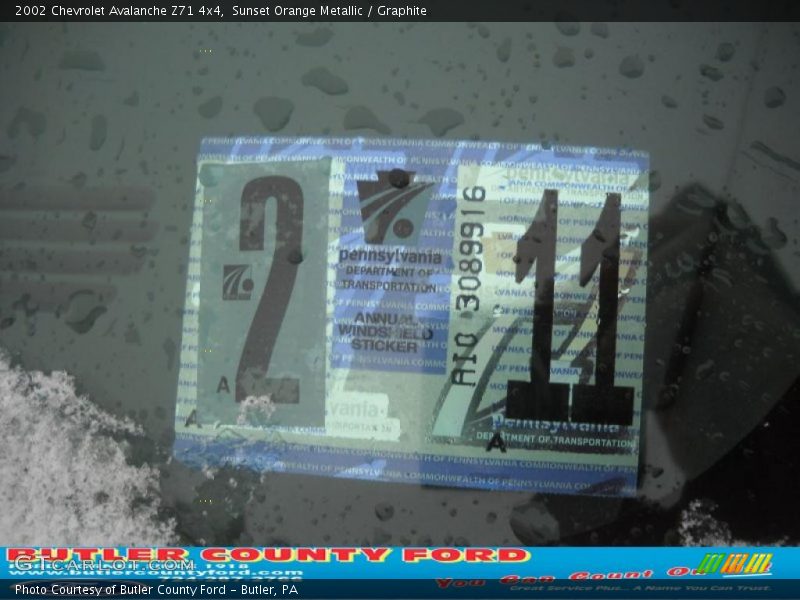 Sunset Orange Metallic / Graphite 2002 Chevrolet Avalanche Z71 4x4