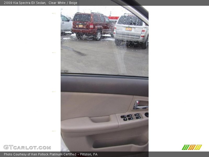 Clear White / Beige 2009 Kia Spectra EX Sedan
