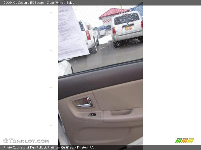 Clear White / Beige 2009 Kia Spectra EX Sedan