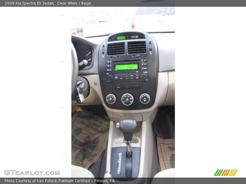 Clear White / Beige 2009 Kia Spectra EX Sedan
