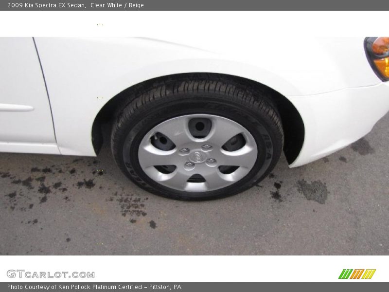 Clear White / Beige 2009 Kia Spectra EX Sedan