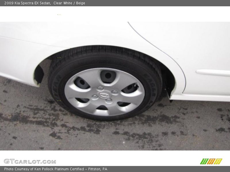 Clear White / Beige 2009 Kia Spectra EX Sedan
