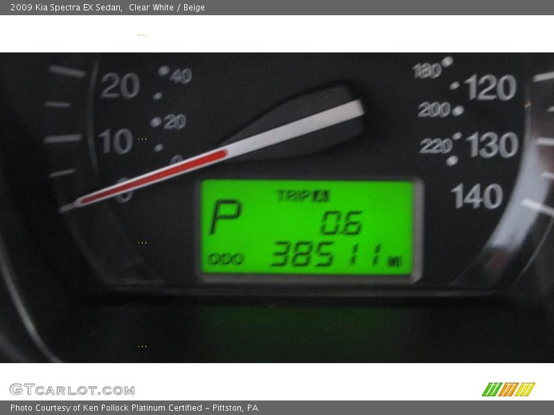 Clear White / Beige 2009 Kia Spectra EX Sedan