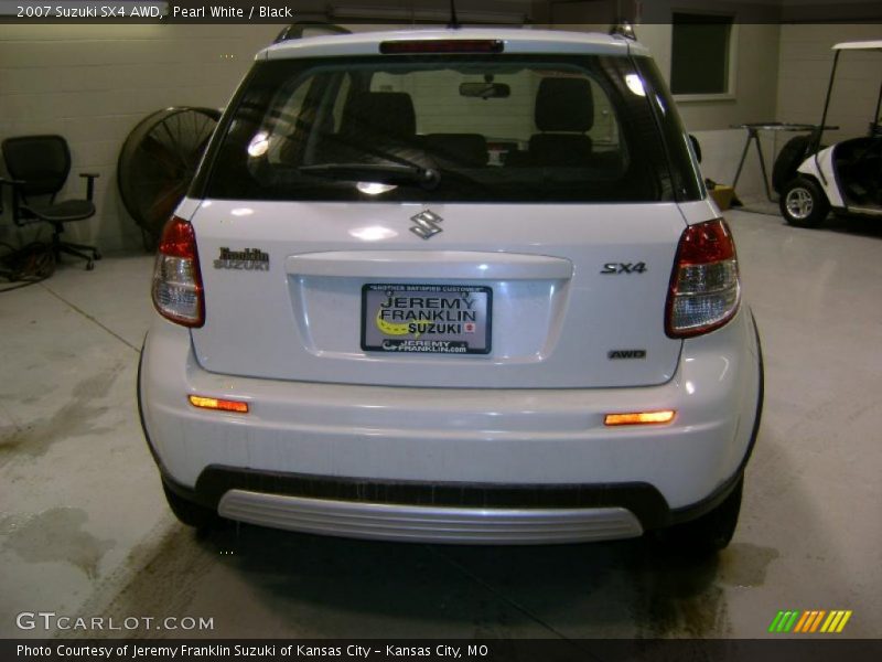 Pearl White / Black 2007 Suzuki SX4 AWD