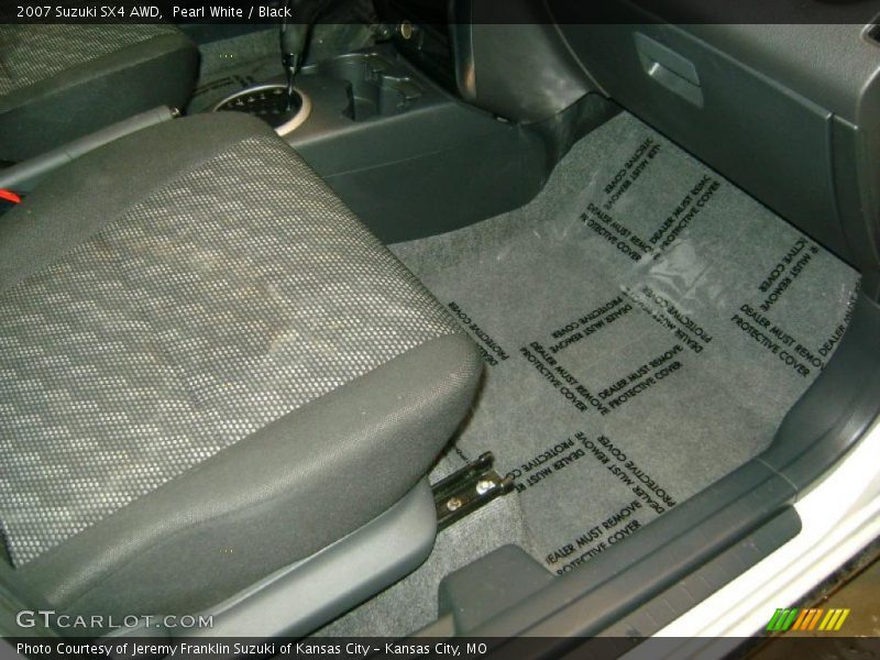 Pearl White / Black 2007 Suzuki SX4 AWD