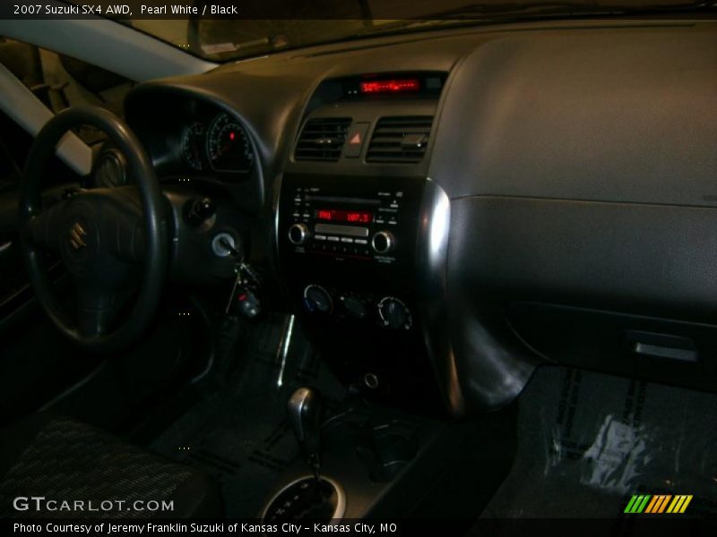 Pearl White / Black 2007 Suzuki SX4 AWD