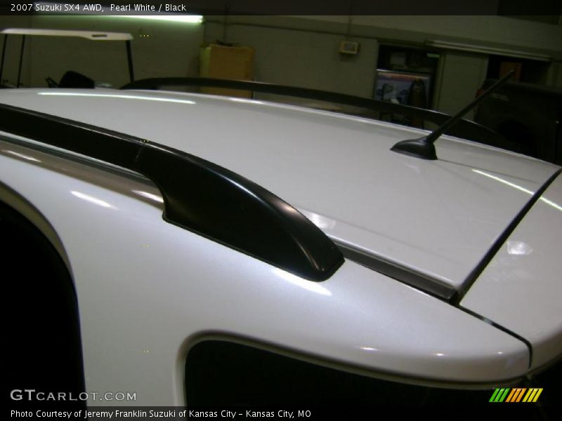 Pearl White / Black 2007 Suzuki SX4 AWD