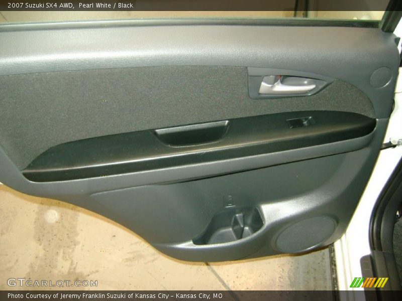 Pearl White / Black 2007 Suzuki SX4 AWD