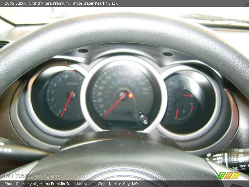White Water Pearl / Black 2009 Suzuki Grand Vitara Premium