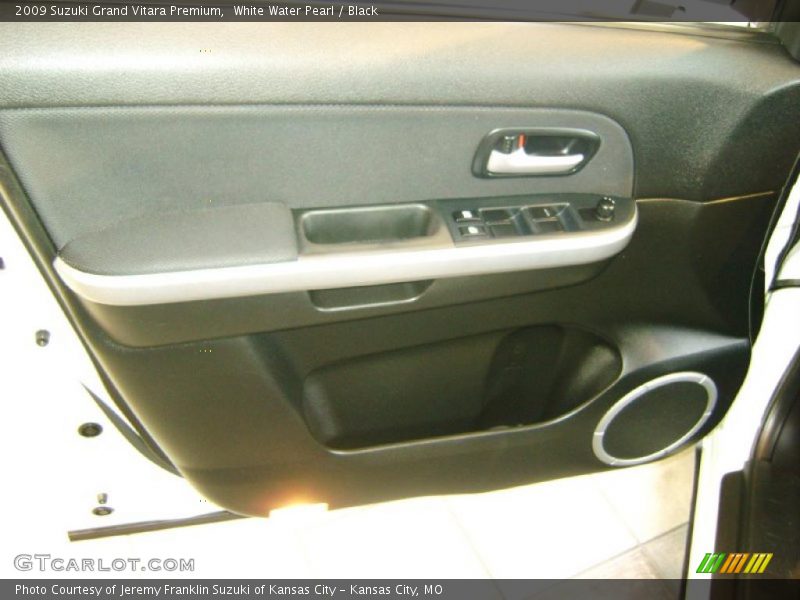 White Water Pearl / Black 2009 Suzuki Grand Vitara Premium