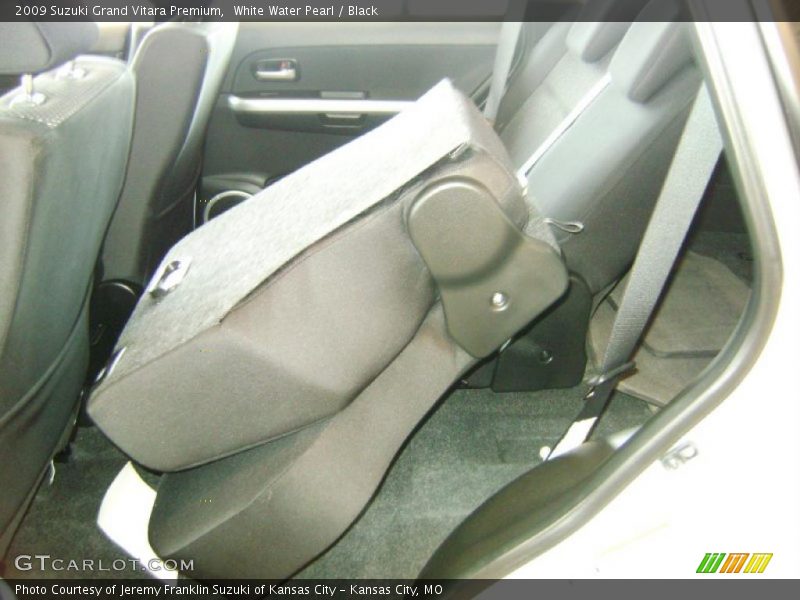 White Water Pearl / Black 2009 Suzuki Grand Vitara Premium