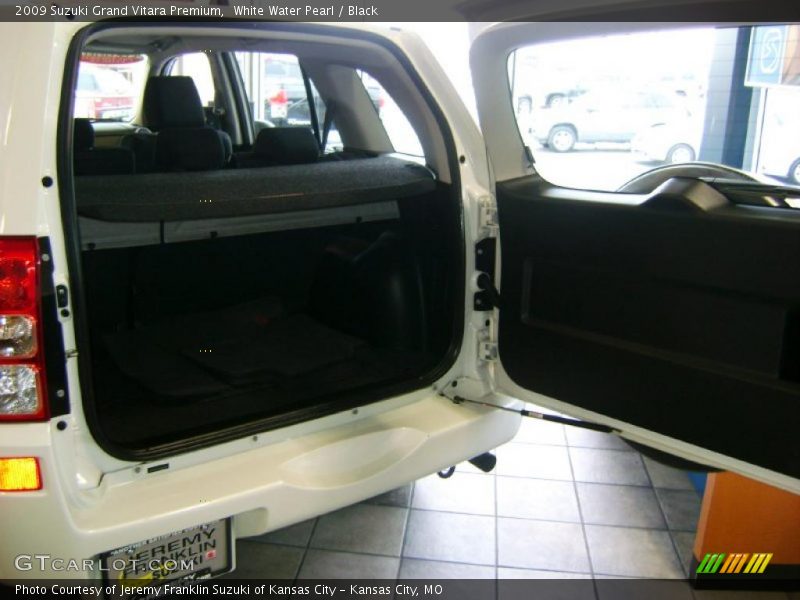 White Water Pearl / Black 2009 Suzuki Grand Vitara Premium