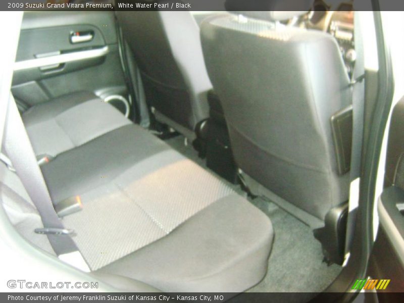 White Water Pearl / Black 2009 Suzuki Grand Vitara Premium