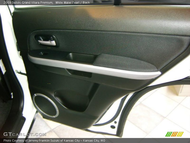 White Water Pearl / Black 2009 Suzuki Grand Vitara Premium