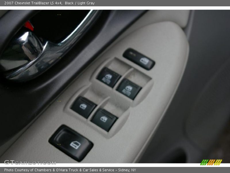 Black / Light Gray 2007 Chevrolet TrailBlazer LS 4x4