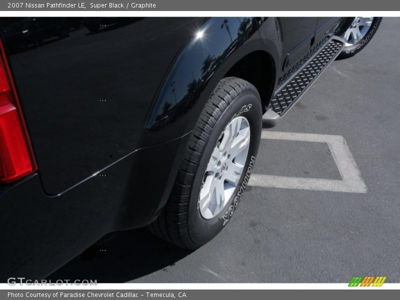 Super Black / Graphite 2007 Nissan Pathfinder LE