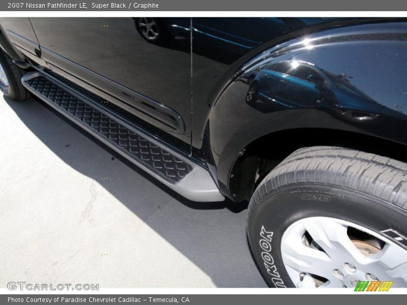 Super Black / Graphite 2007 Nissan Pathfinder LE